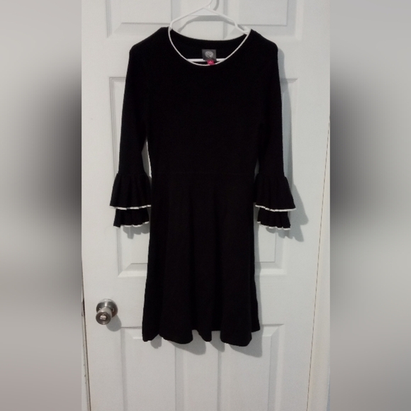 Elegant Black Dress with Ruffle Sleeves - Picture 1 of 4